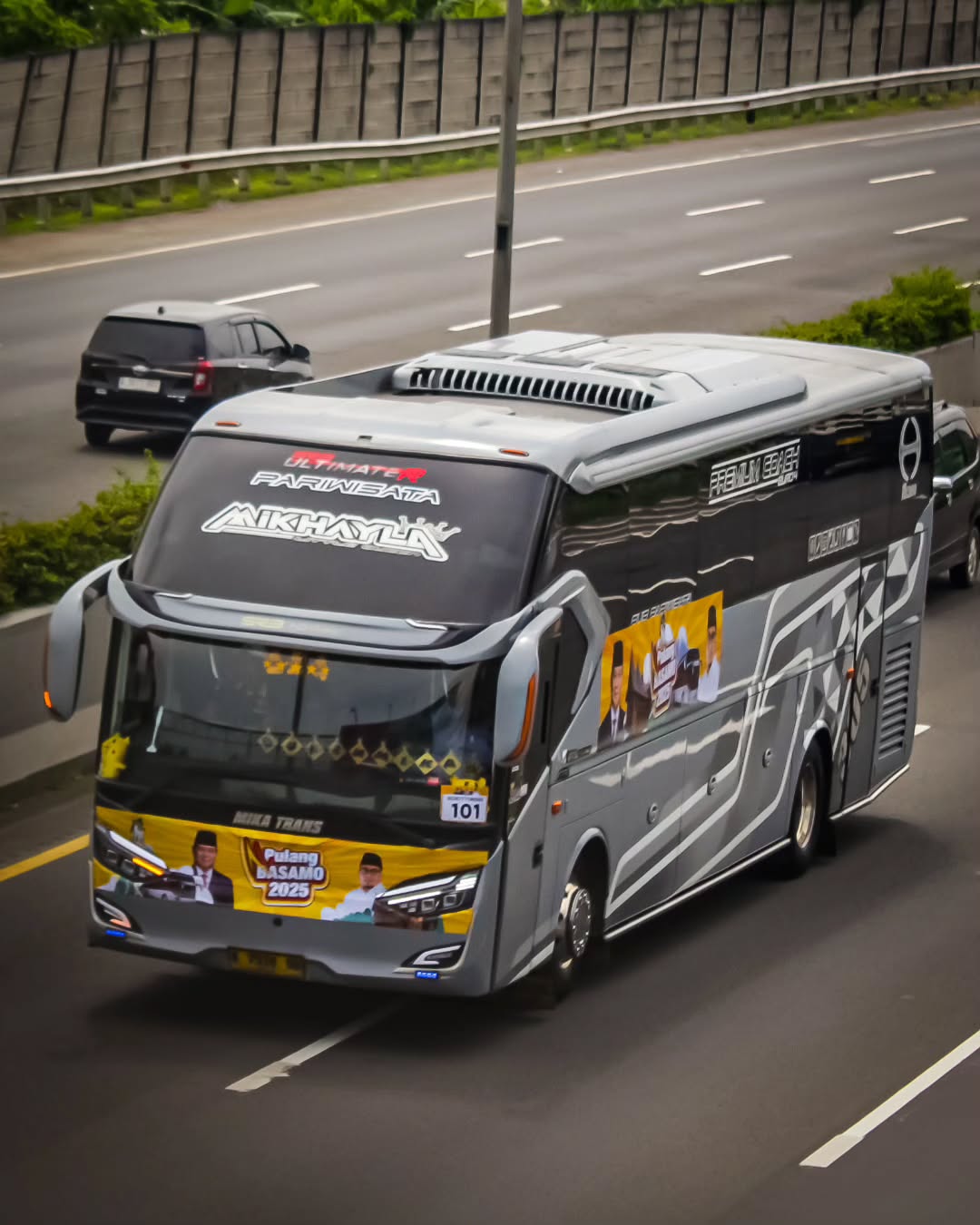 Bus Pariwisata Mika Trans